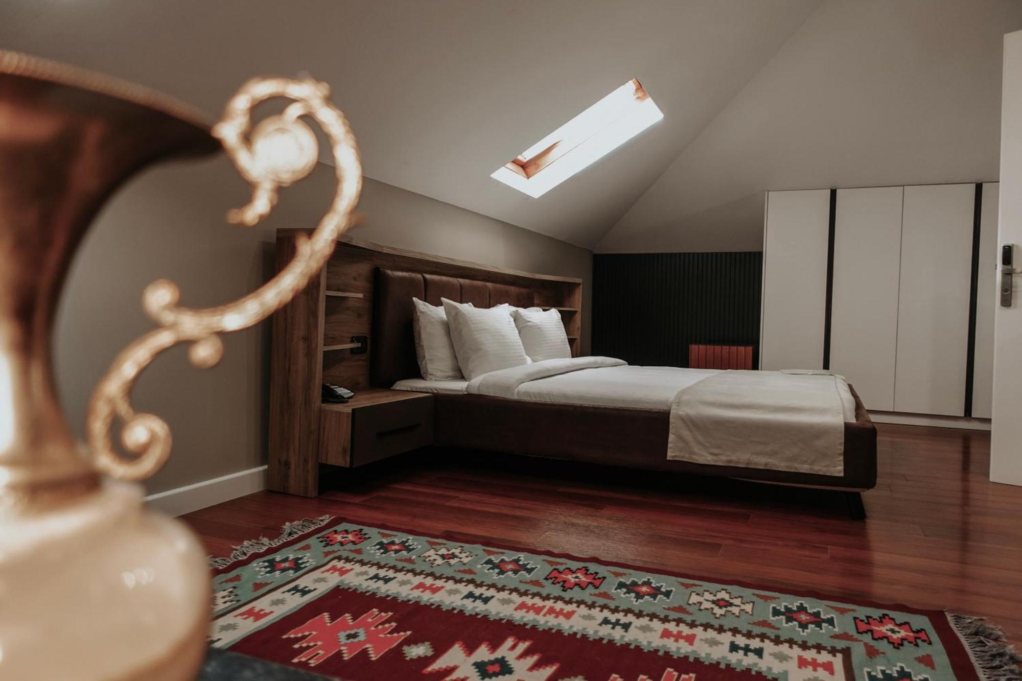 Monun Boutique Hotel Тирана Екстериор снимка
