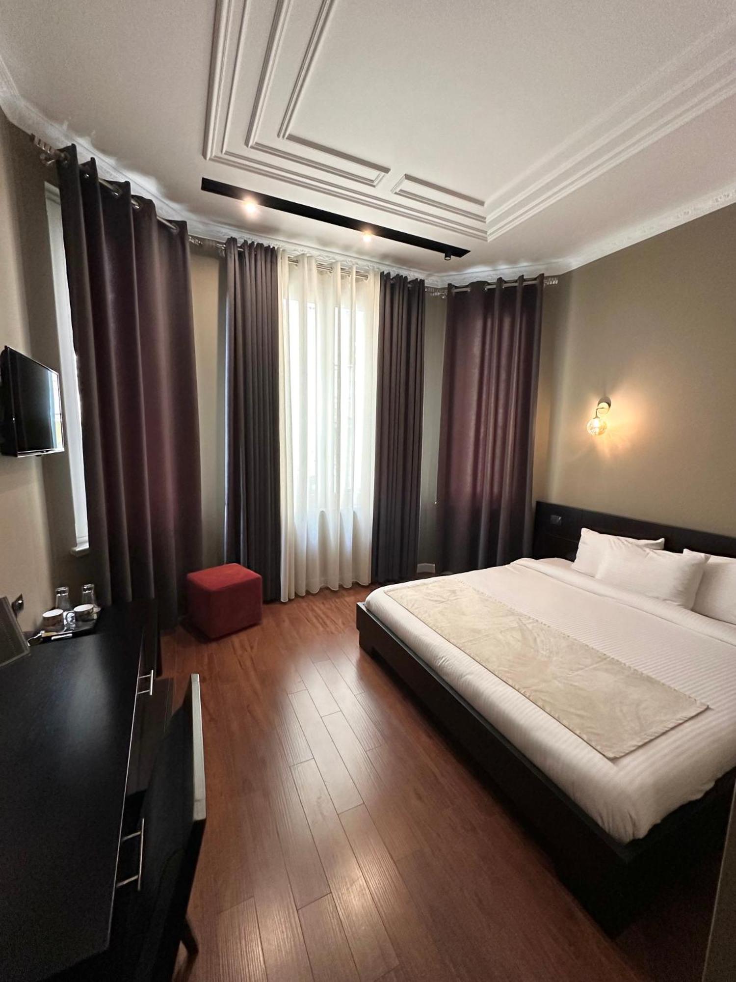 Monun Boutique Hotel Тирана Екстериор снимка