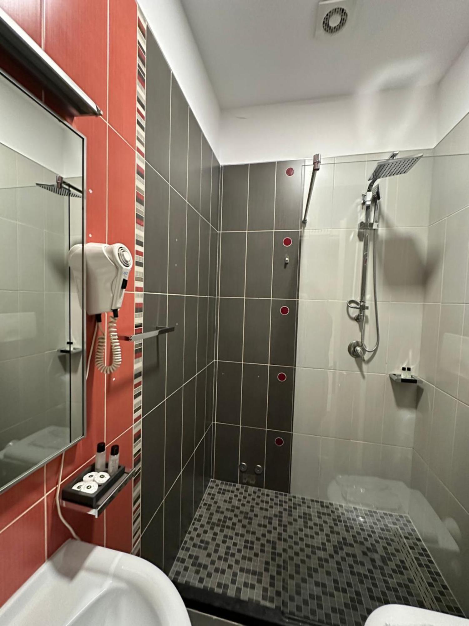Monun Boutique Hotel Тирана Екстериор снимка